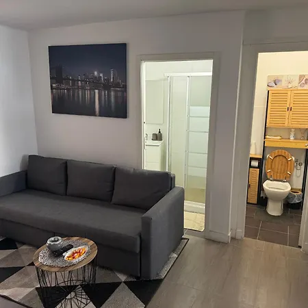 4 Pieces A - 20 Min De La Apartman